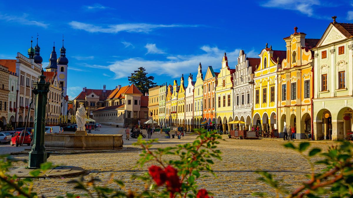 Colourful Renaissance houses and arcades on Zachariáš of Hradec Square in Telč